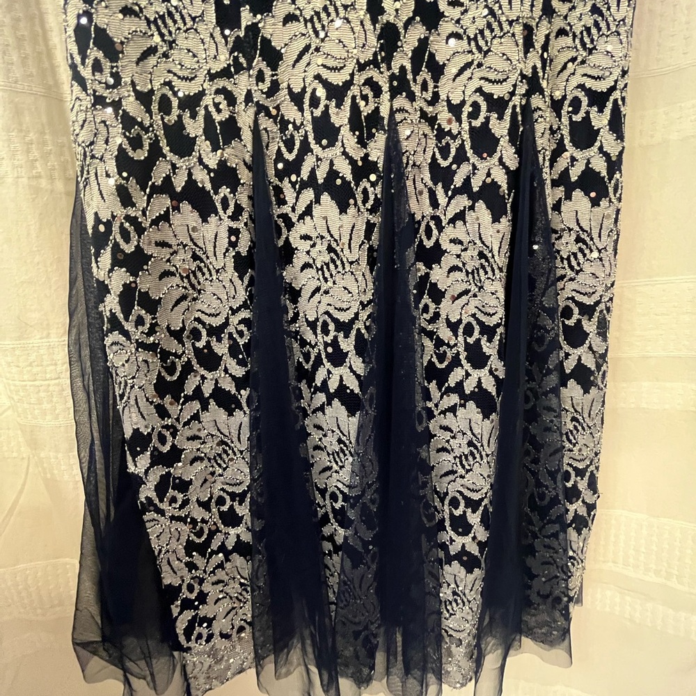 Beautiful Formal Dress - Picture 4 of 6